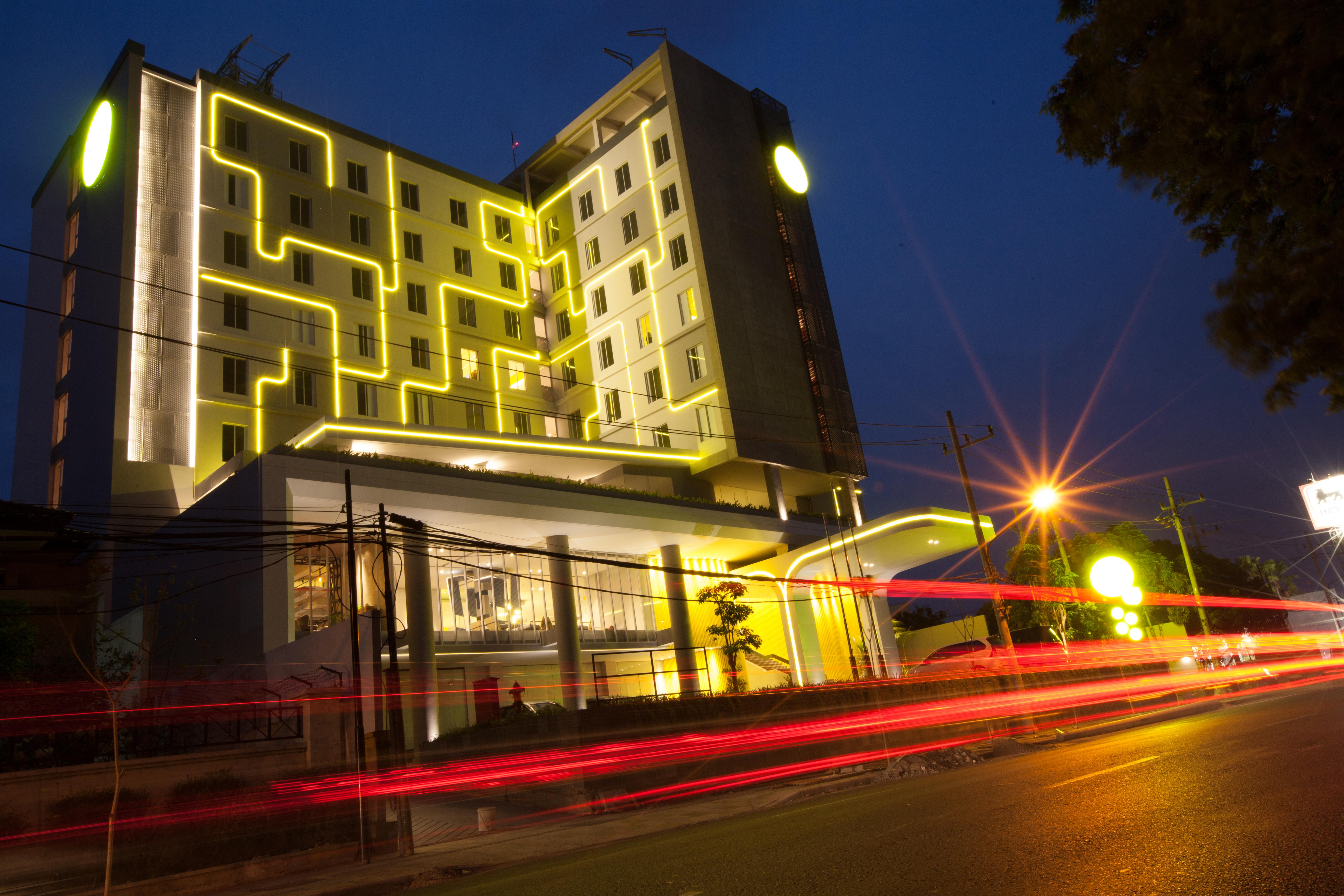 סוראבאיה Yello Hotel Jemursari מראה חיצוני תמונה