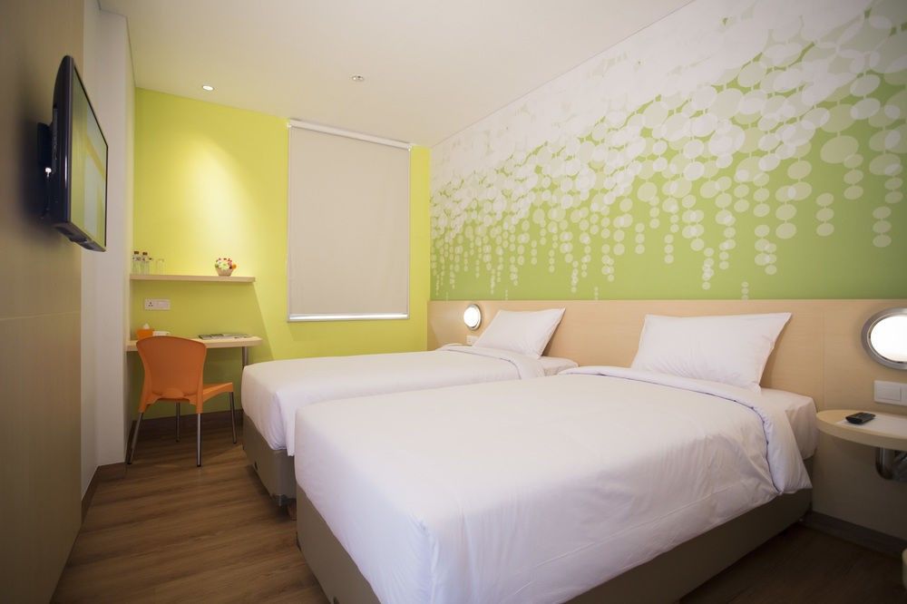 סוראבאיה Yello Hotel Jemursari מראה חיצוני תמונה