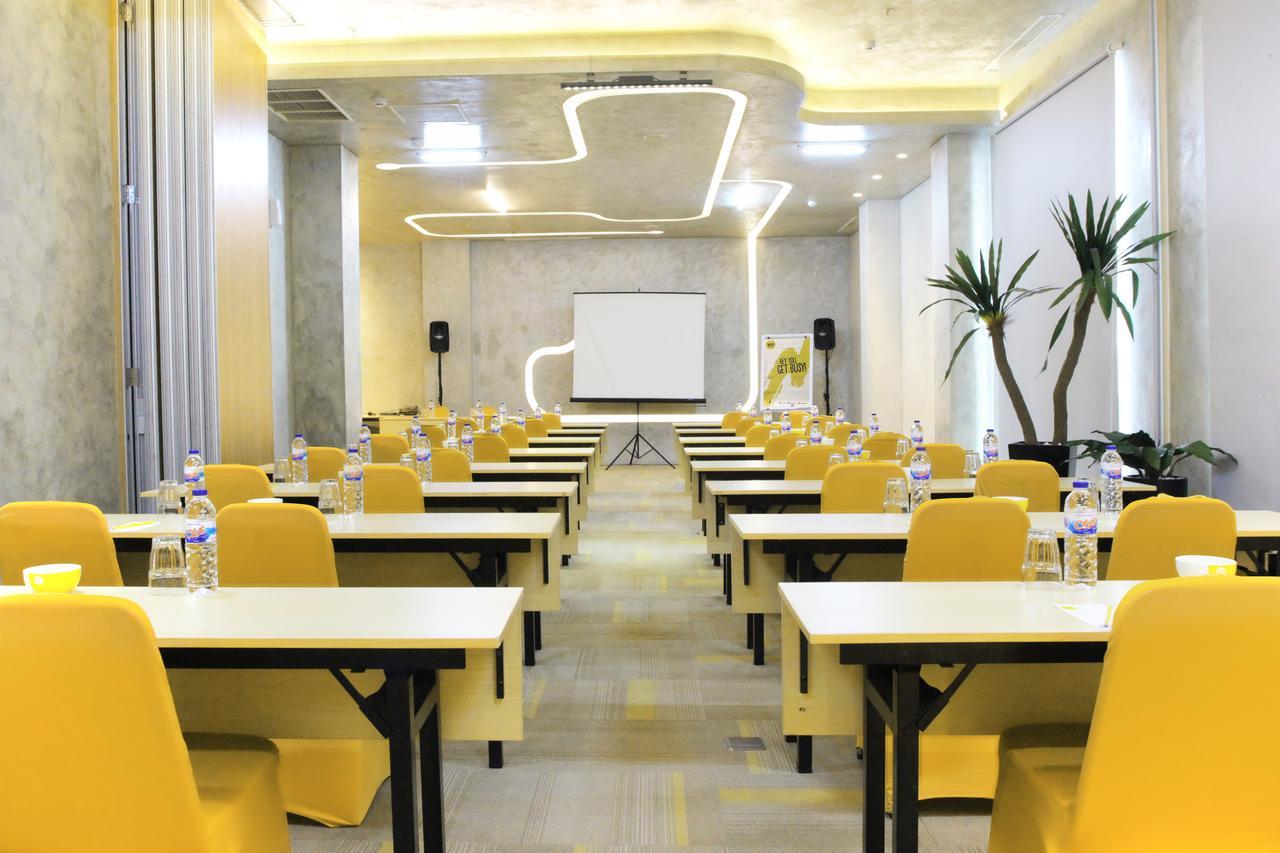 סוראבאיה Yello Hotel Jemursari מראה חיצוני תמונה
