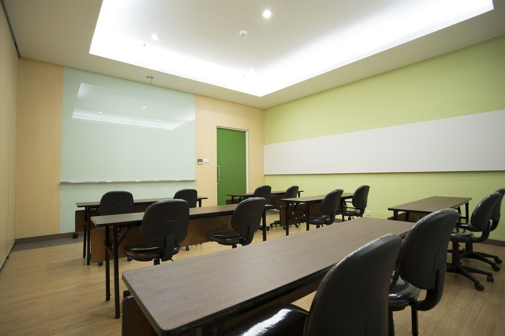 סוראבאיה Yello Hotel Jemursari מראה חיצוני תמונה