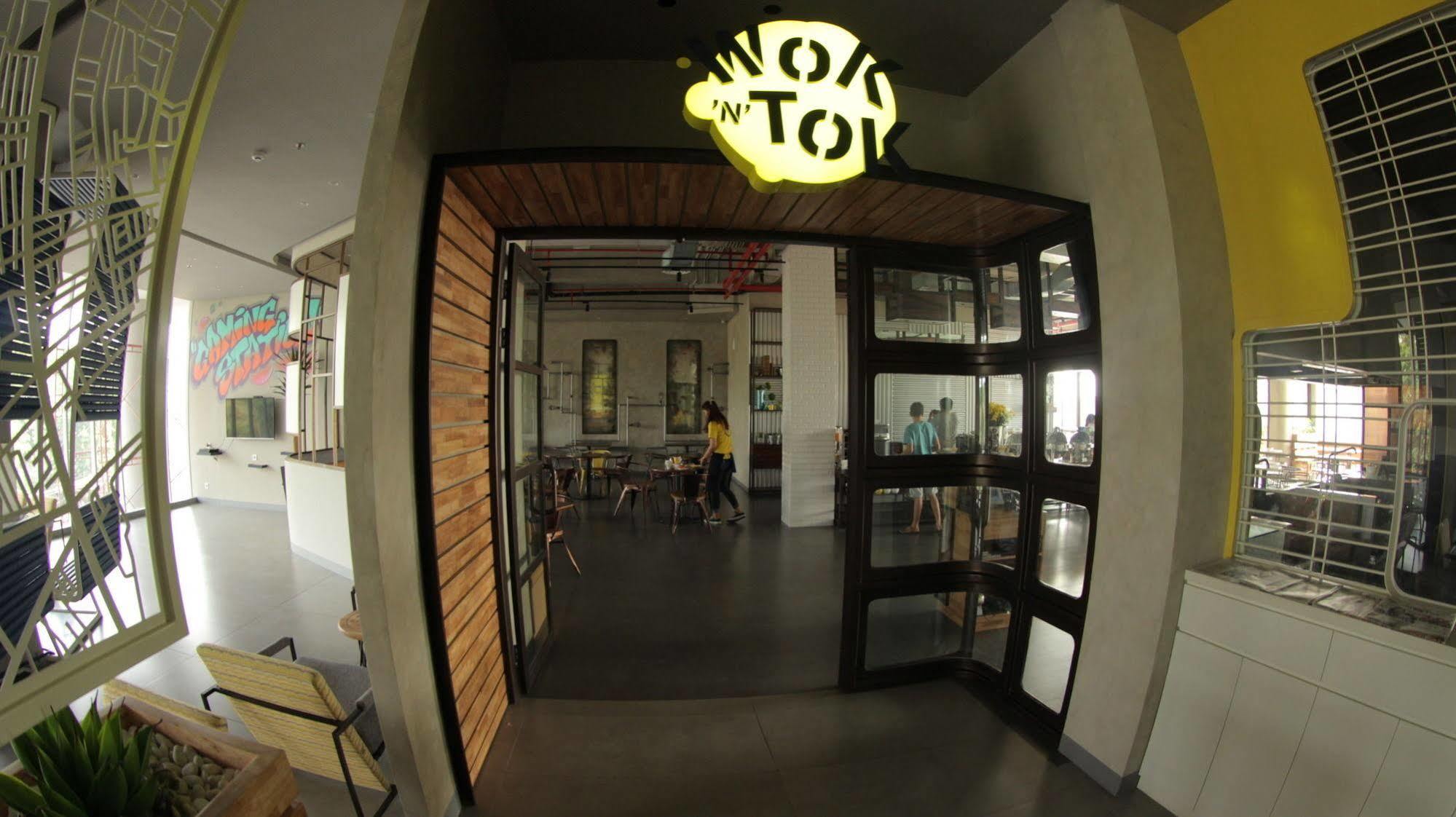 סוראבאיה Yello Hotel Jemursari מראה חיצוני תמונה