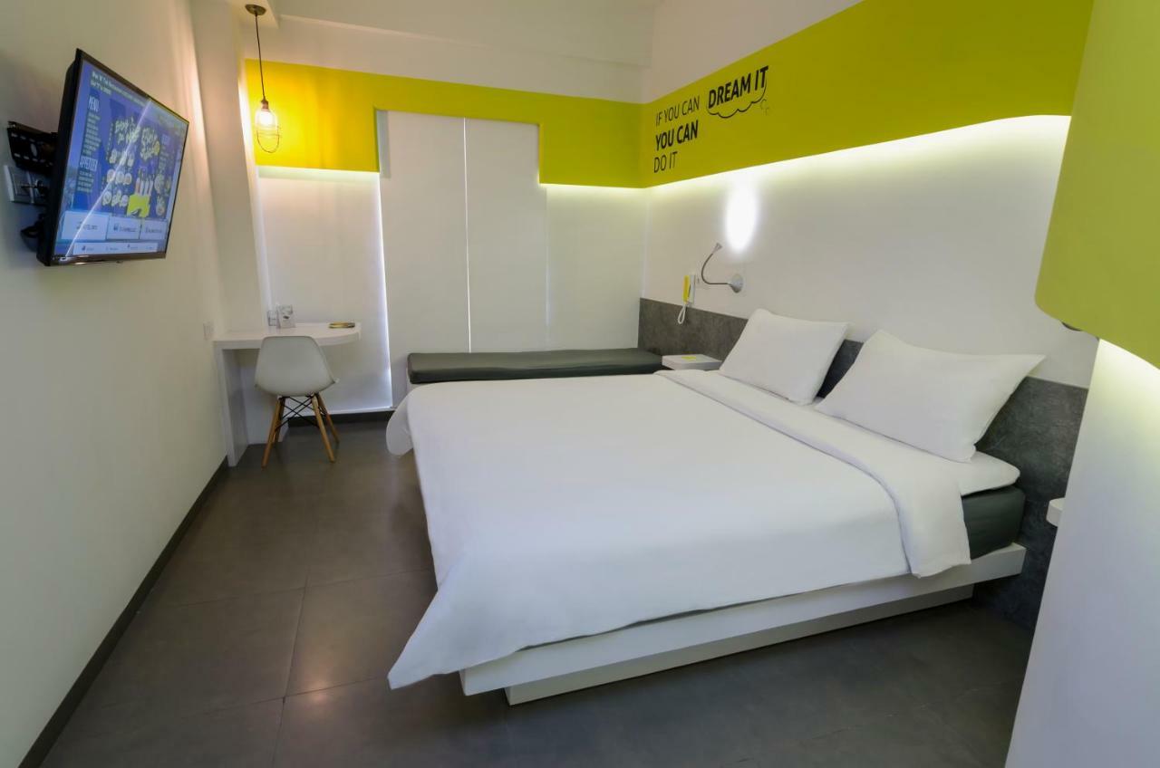 סוראבאיה Yello Hotel Jemursari מראה חיצוני תמונה