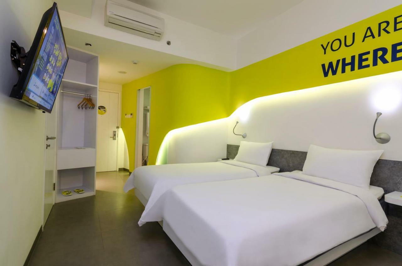 סוראבאיה Yello Hotel Jemursari מראה חיצוני תמונה