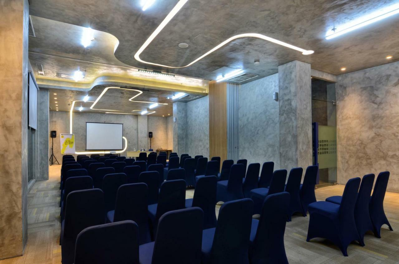 סוראבאיה Yello Hotel Jemursari מראה חיצוני תמונה